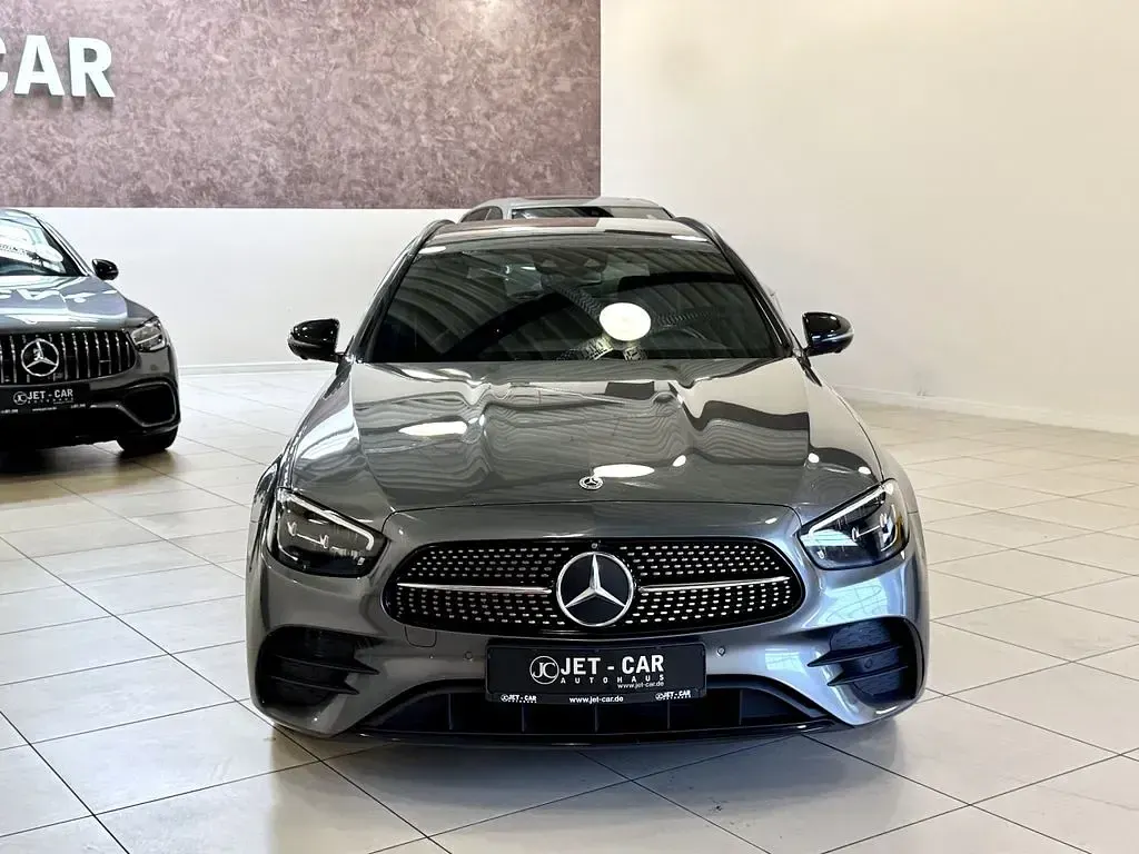 Gebraucht Mercedes E400 AMG line 330 PS (242 kW) 2022 Grau Limousine