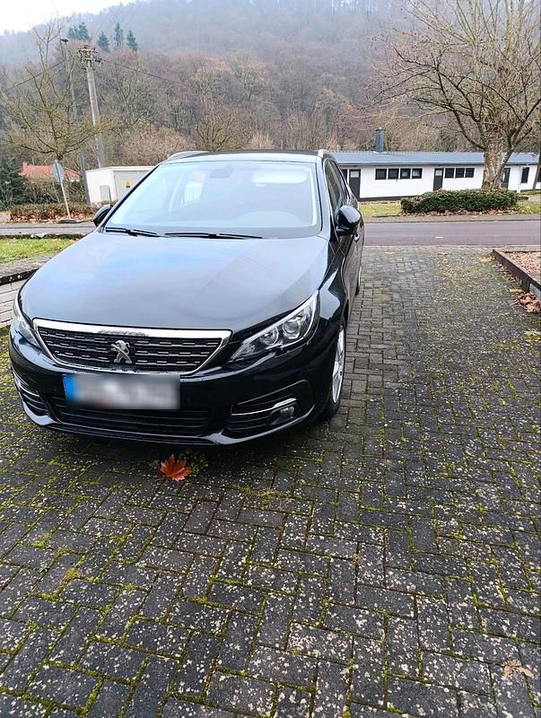 Schwarz Gebraucht 2019 Peugeot 308 SW Kombi | 12.300 € - Bild 1/4