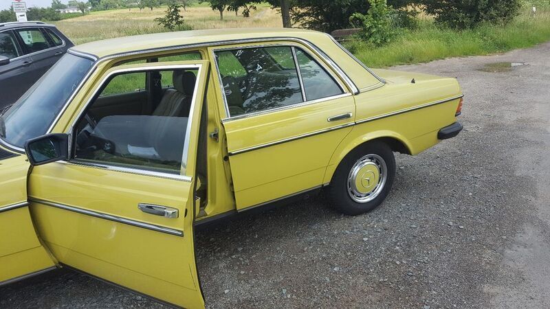 Gelb Gebraucht 1979 Mercedes 230 Limousine | 10.990 € - Bild 1/4