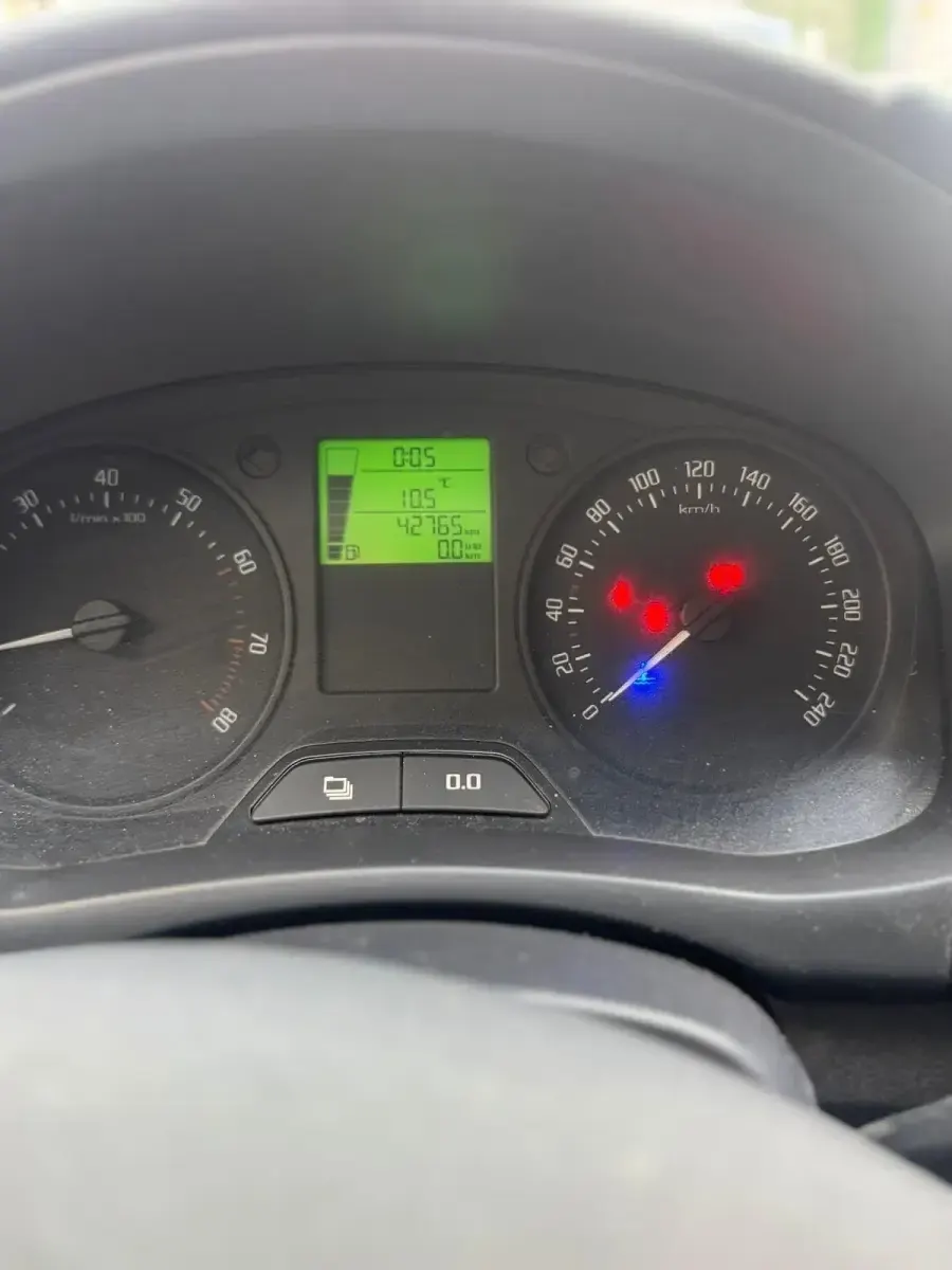 Gebraucht Skoda Roomster 69 PS (50 kW) 2012 Weiß Van / Kleinbus