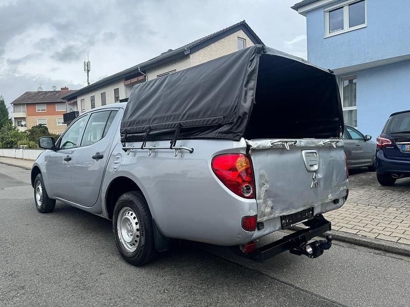 Gebraucht Mitsubishi L200 127 PS (93 kW) 2012 Silber Abholung