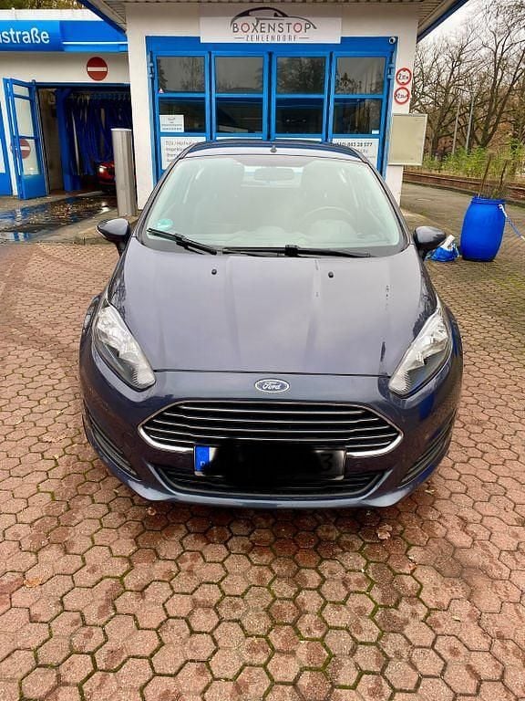 Grau Gebraucht 2013 Ford Fiesta Trend Limousine | 4.700 € (Guter Preis) - Bild 1/4