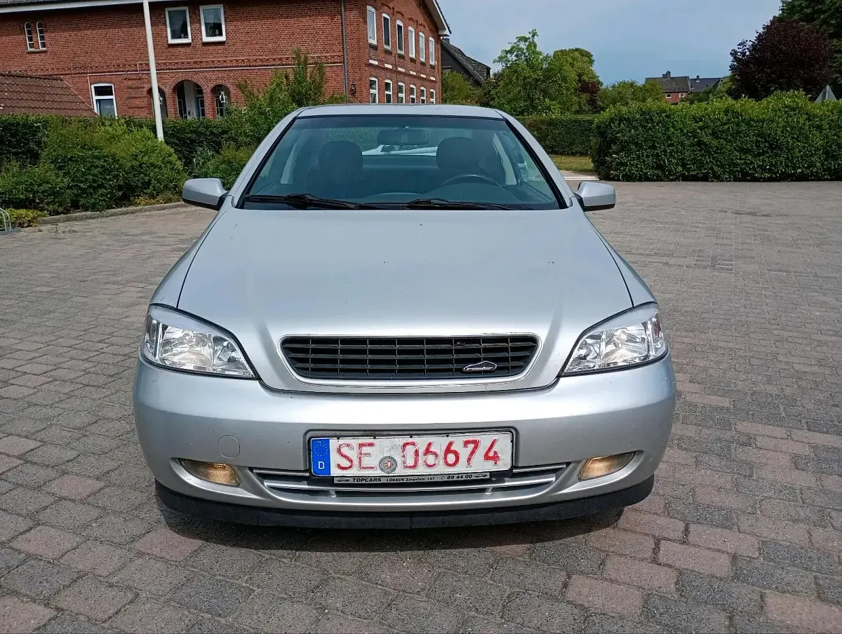 Gebraucht Opel Astra 116 PS (85 kW) 2001 Silber Coupé
