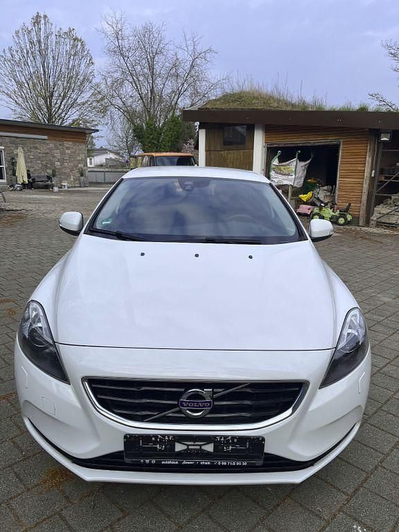 Gebraucht Volvo V40 You! 114 PS (83 kW) 2014 Weiß Limousine