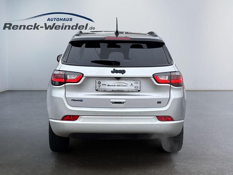 Second-hand Jeep Compass 241 CP (177 kW) 2022 Alb SUV