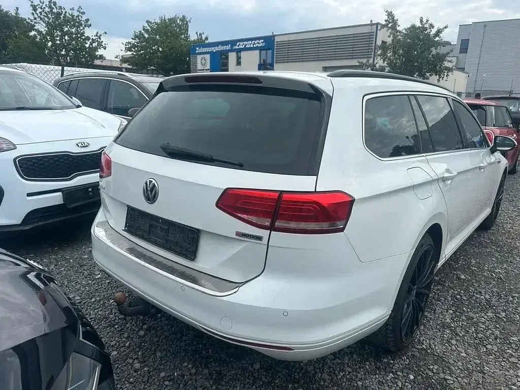 Gebraucht VW Passat Comfortline 190 PS (139 kW) 2016 Weiß Kombi