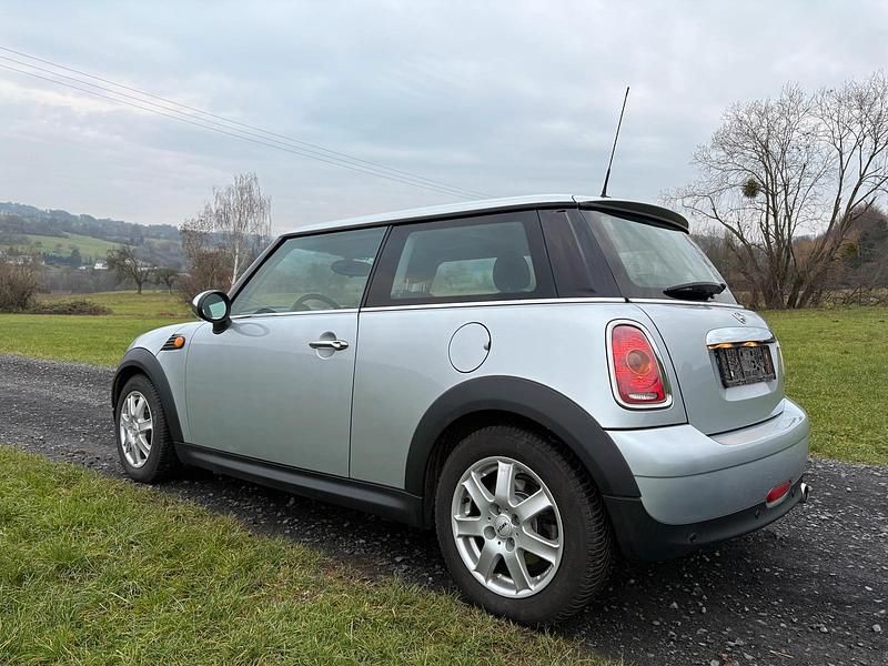 Grau Gebraucht 2010 Mini ONE Kleinwagen | 3.450 € (Fairer Preis) - Bild 1/4