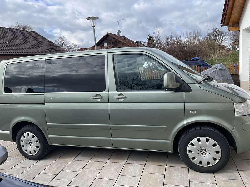 Second-hand VW T5 Startline 131 CP (96 kW) 2008 Verde Van