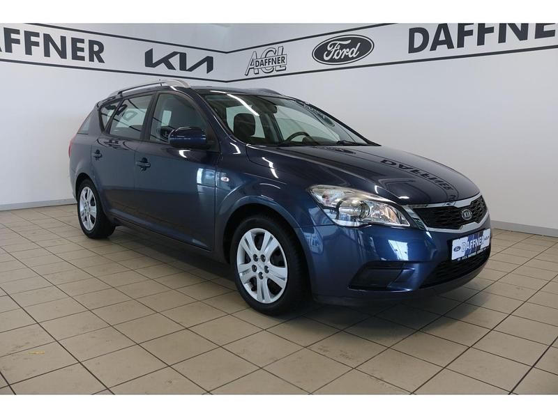 Blau Gebraucht 2012 Kia Ceed Sportswagon Vision Kombi | 6.490 € (Teuer) - Bild 1/4