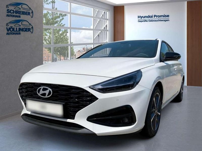 Weiß Gebraucht 2025 Hyundai i30 Advantage Limousine | 23.690 € (Etwas zu teuer) - Bild 1/4