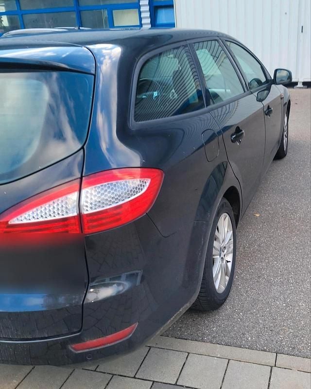 Gebraucht Ford Mondeo 140 PS (102 kW) 2010 Schwarz Kombi