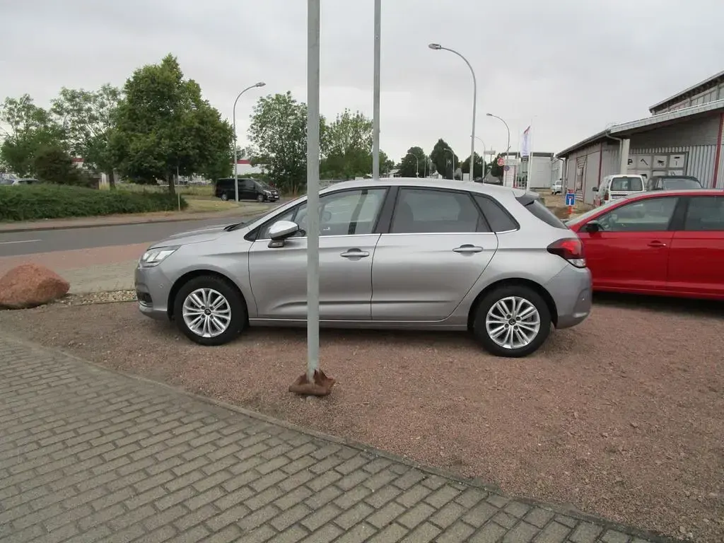 Gebraucht Citroën C4 SELECTION 110 PS (80 kW) 2016 Grau Limousine