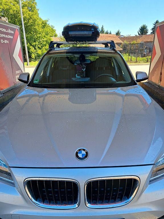Grau Gebraucht 2012 BMW X1 SUV | 10.499 € (Fairer Preis) - Bild 1/4