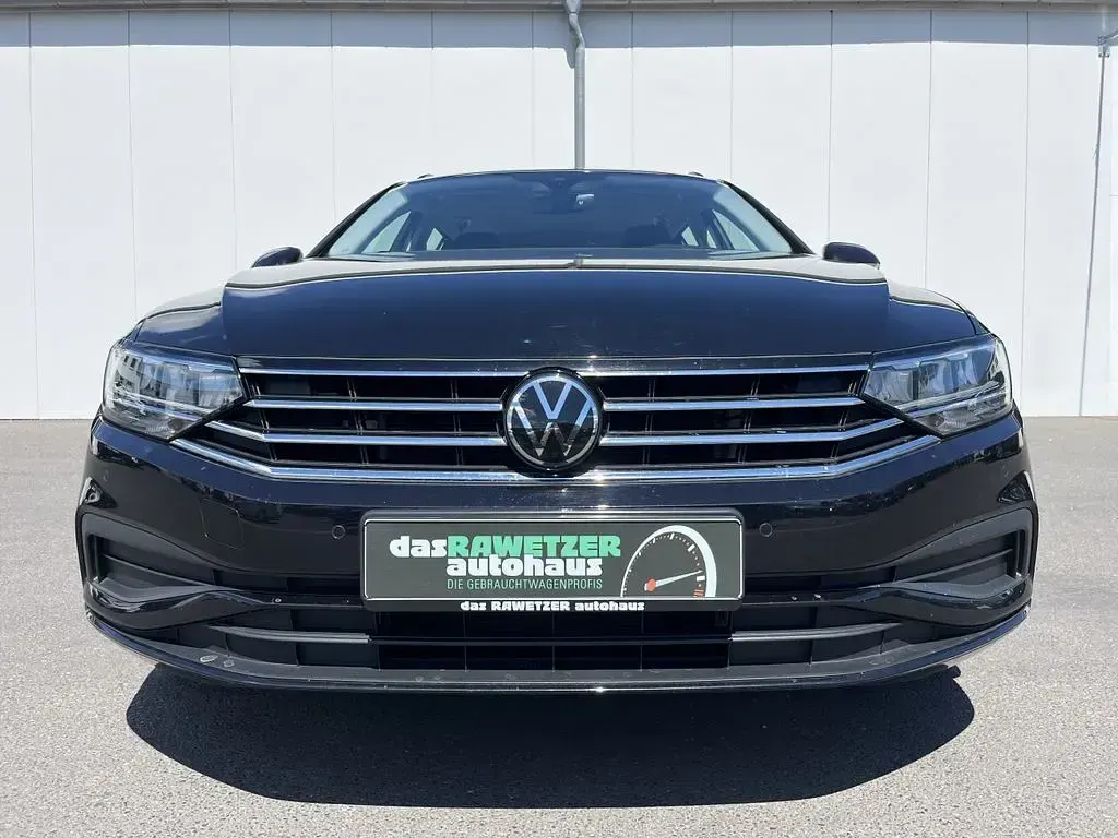 Gebraucht VW Passat R-line 150 PS (110 kW) 2023 Schwarz Kombi