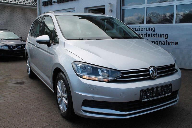 Silber Gebraucht 2018 VW Touran Comfortline Van / Kleinbus | 12.989 € (Superpreis) - Bild 1/4