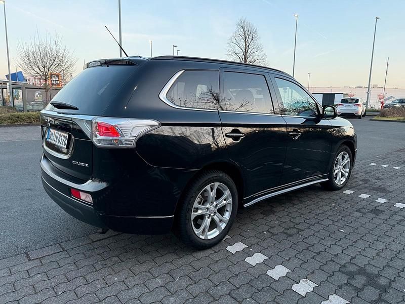 Gebraucht Mitsubishi Outlander 150 PS (110 kW) 2013 Schwarz SUV