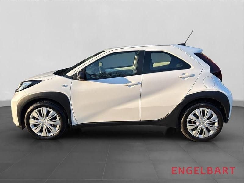 Gebraucht Toyota Aygo X X-play 72 PS (52 kW) 2022 Pure) white ii (weiss SUV