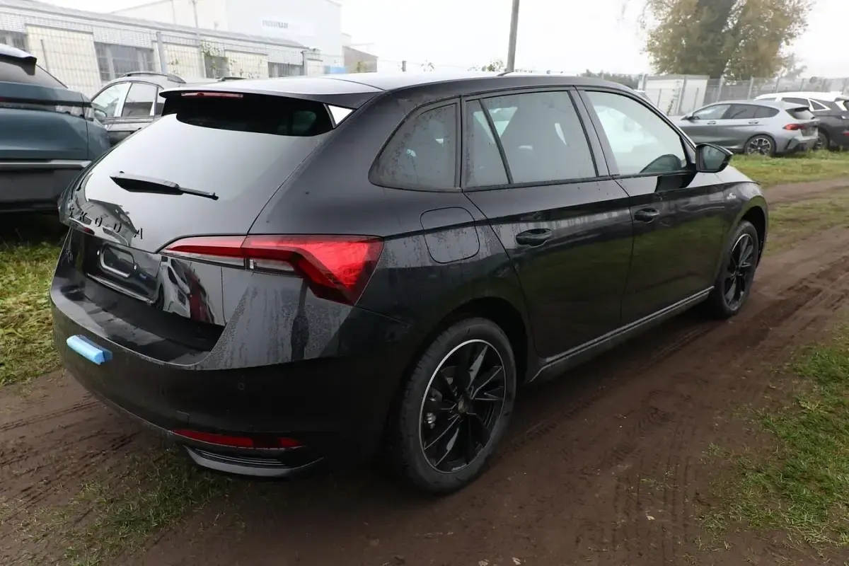 Neu Skoda Scala Monte Carlo 116 PS (85 kW) 2026 Blackmagic perleffekt Kleinwagen