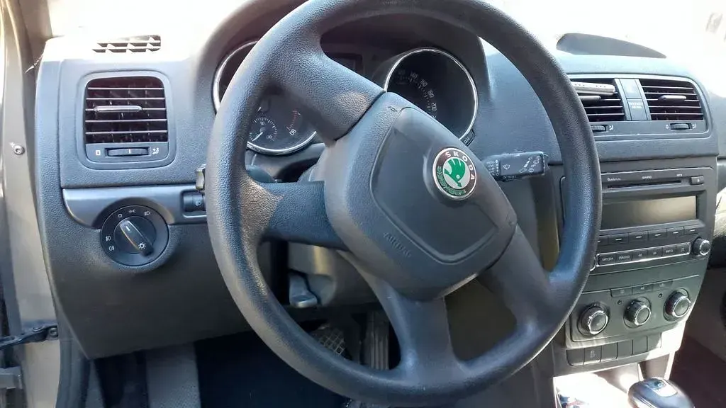 Gebraucht Skoda Yeti Plus Edition 105 PS (77 kW) 2011 Silber SUV