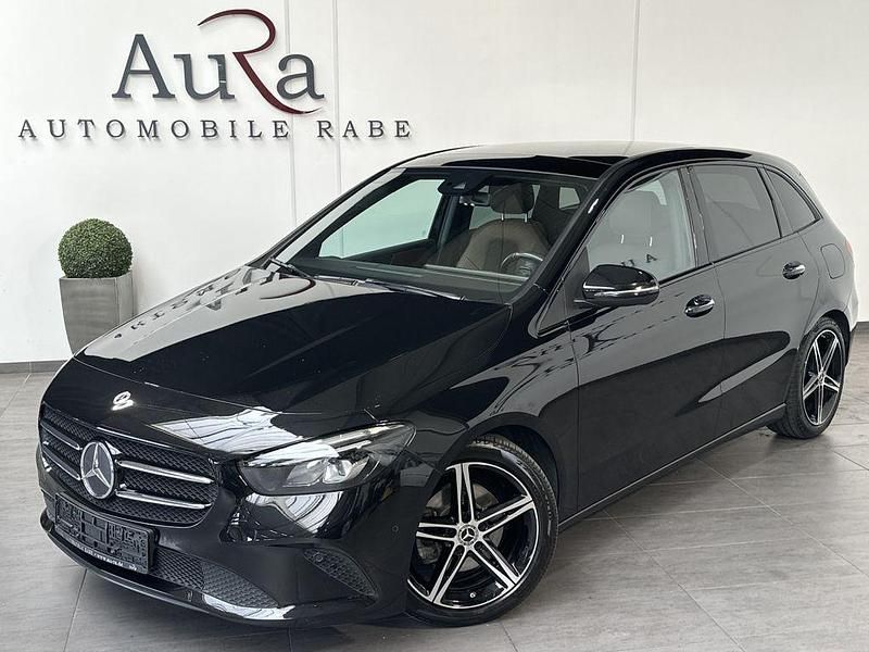 Kosmosschwarz Gebraucht 2022 Mercedes B200 Progressive Van / Kleinbus | 24.989 € (Fairer Preis) - Bild 1/4