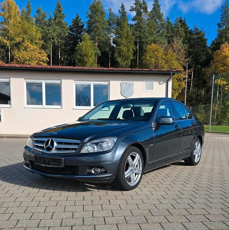 Grau Gebraucht 2011 Mercedes C220 Avantgarde Limousine | 6.900 € (Superpreis) - Bild 1/4