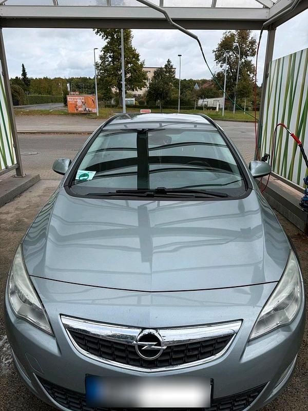 Gebraucht Opel Astra 110 PS (80 kW) 2011 Grau Kombi
