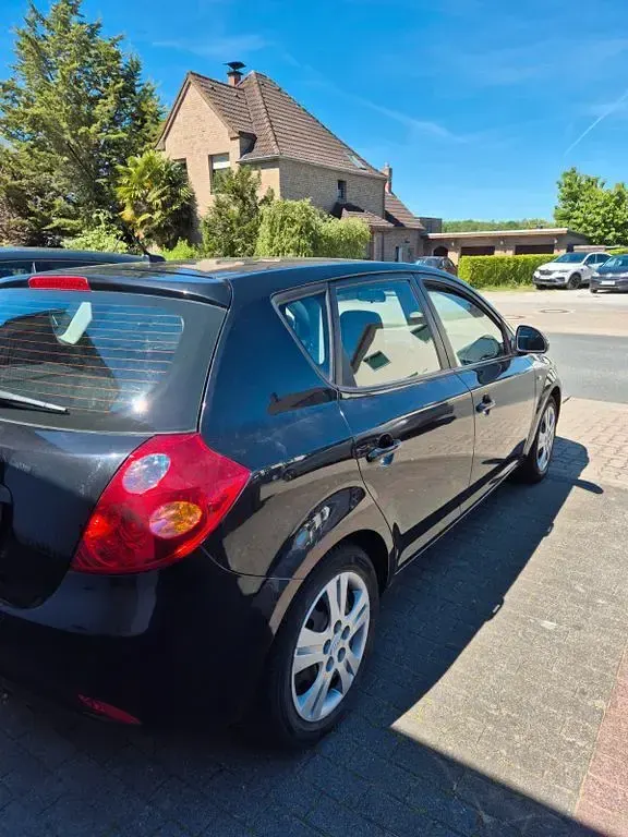 Gebraucht Kia Ceed LX 90 PS (66 kW) 2007 Schwarz Kleinwagen