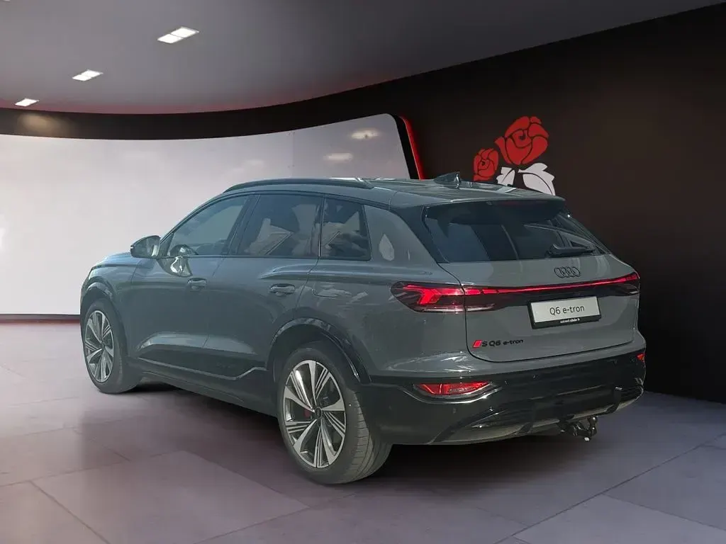 Neu Audi SQ6 e-tron Sport 359 kW (489 PS) 2026 Grau SUV
