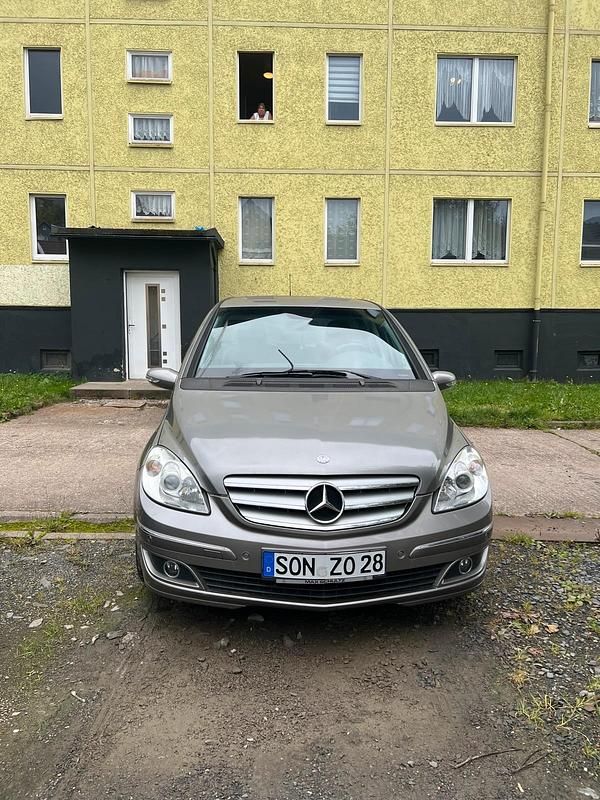 Silber Gebraucht 2005 Mercedes B180 Van / Kleinbus | 2.222 € (Superpreis) - Bild 1/4