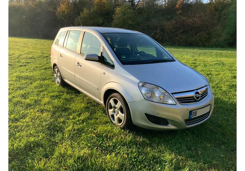 Silber Gebraucht 2009 Opel Zafira Eco Van / Kleinbus | 1.800 € (Superpreis) - Bild 1/4
