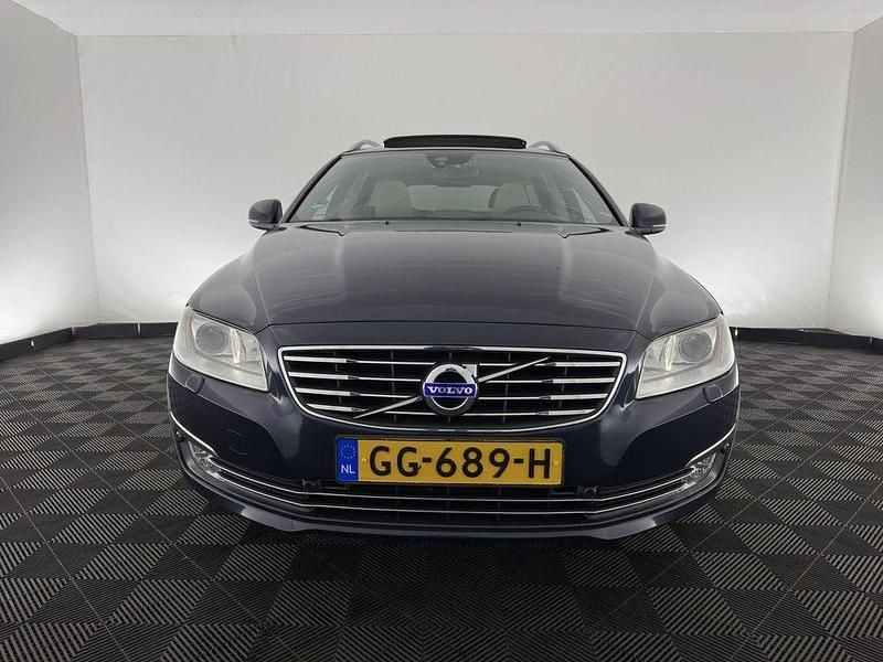 Gebraucht Volvo V70 Summum 181 PS (133 kW) 2015 Blau Kombi