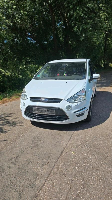 Weiß Gebraucht 2010 Ford S-MAX S Van / Kleinbus | 6.000 € (Fairer Preis) - Bild 1/4
