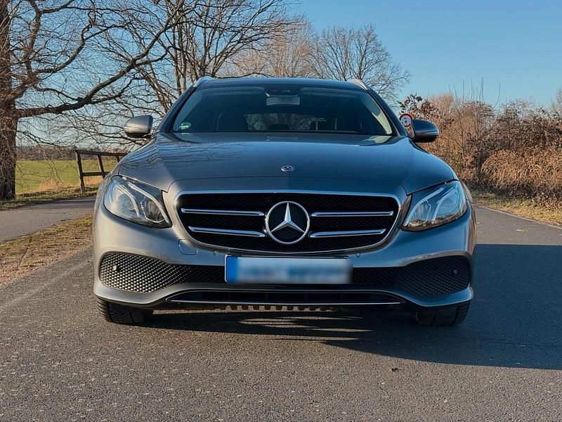 Gebraucht Mercedes E220 195 PS (143 kW) 2017 Grau Kombi