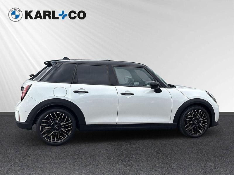 Gebraucht Mini Cooper Favoured 156 PS (114 kW) 2024 Weiss Kleinwagen