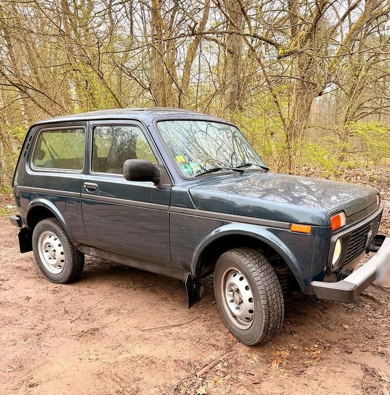 Second-hand Lada niva 82 CP (60 kW) 2015 Albastru SUV