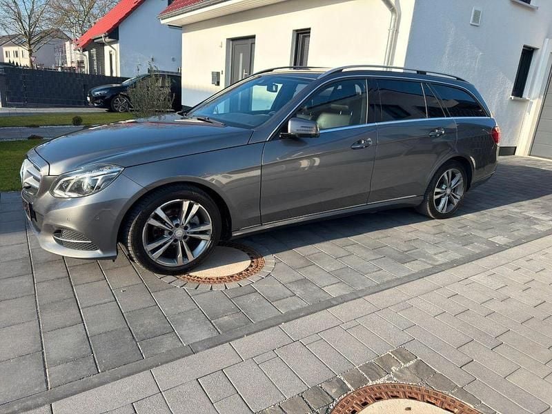 Gebraucht Mercedes E220 170 PS (125 kW) 2015 Grau Kombi