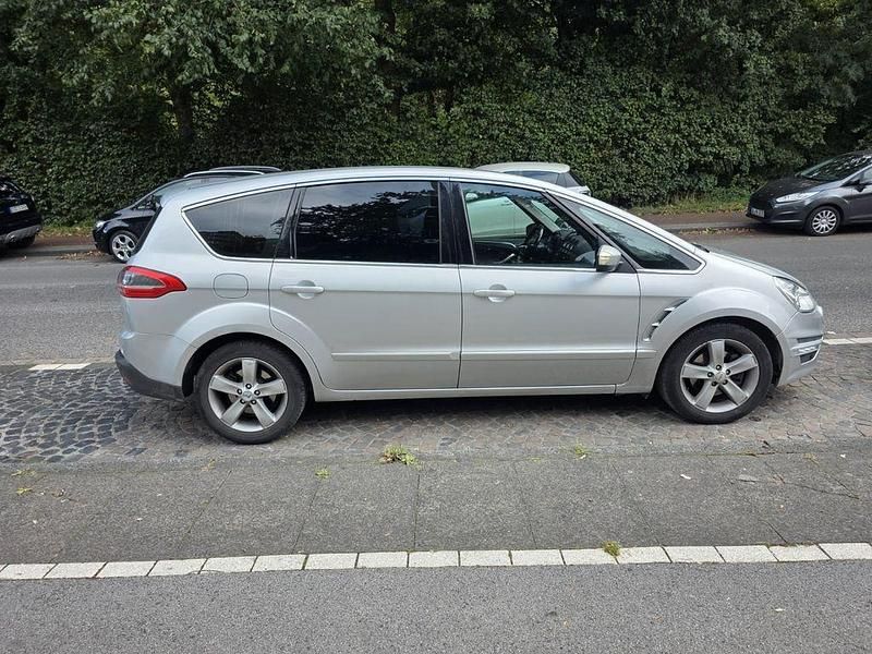 Gebraucht Ford S-MAX Titanium S 140 PS (102 kW) 2012 Silber Van / Kleinbus