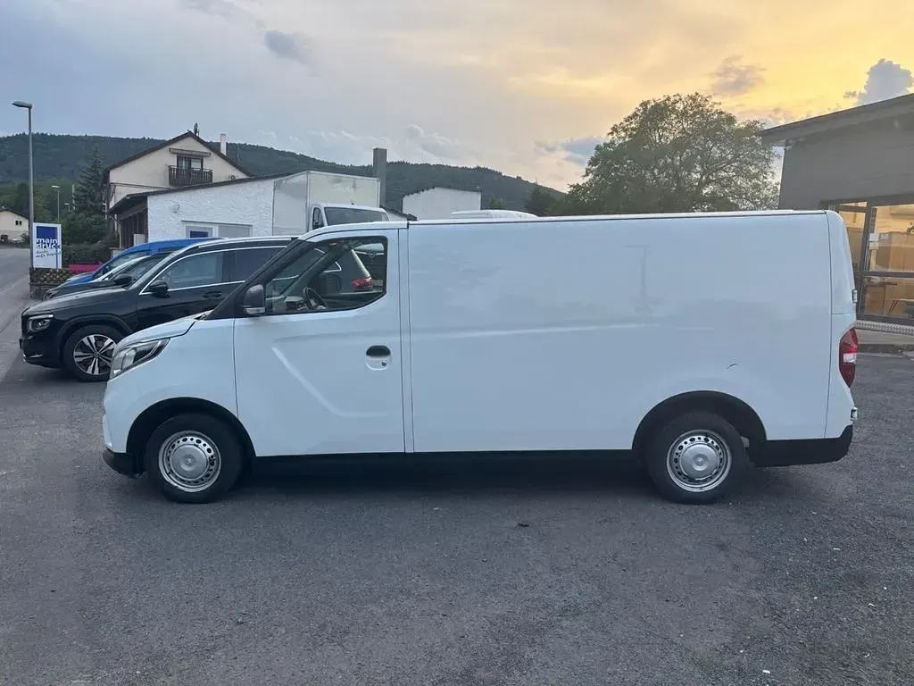 Używany Maxus eDeliver 3 117 kW (160 KM) 2023 Biały Van