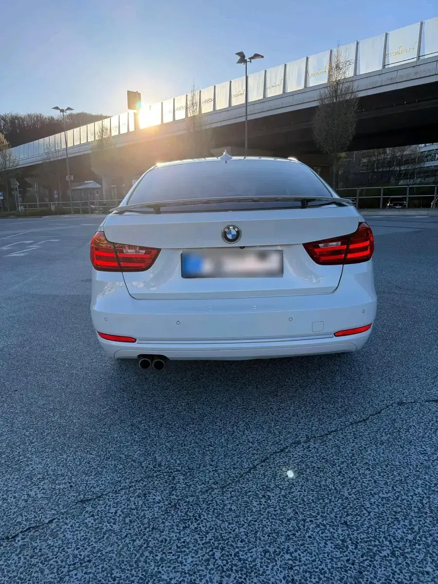 Second-hand BMW 330 258 CP (189 kW) 2014 Alb Berlinǎ