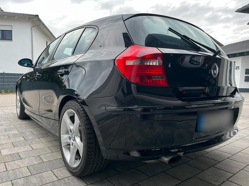 Gebraucht BMW 116 122 PS (89 kW) 2008 Schwarz Kleinwagen