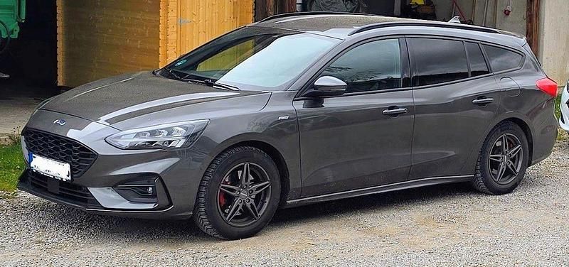 Grau Gebraucht 2021 Ford Focus ST-Line Kombi | 17.000 € (Fairer Preis) - Bild 1/1