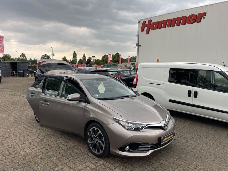 Braun Gebraucht 2015 Toyota Auris Design Limousine | 9.999 € (Guter Preis) - Bild 1/4