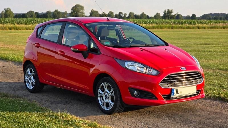 Gebraucht Ford Fiesta 101 PS (74 kW) 2016 Rot Kleinwagen