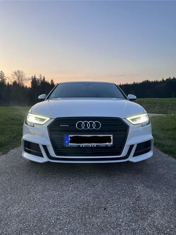 Weiß Gebraucht 2020 Audi A3 Sport Limousine | 25.400 € (Fairer Preis) - Bild 1/4