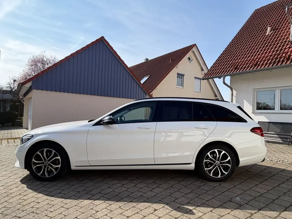 Gebraucht Mercedes C220 Night 194 PS (142 kW) 2018 Weiß Limousine