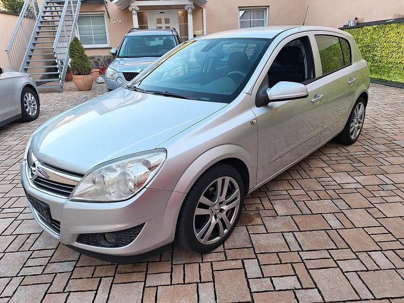 Silber Gebraucht 2008 Opel Astra Limousine | 2.499 € (Fairer Preis) - Bild 1/4