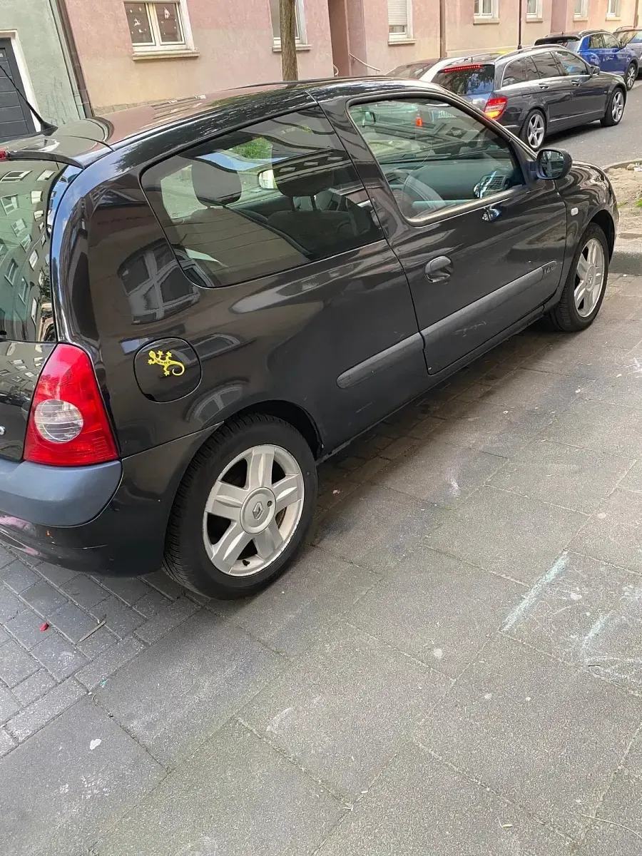 Używany Renault Clio II 2004 Czarny Hatchback