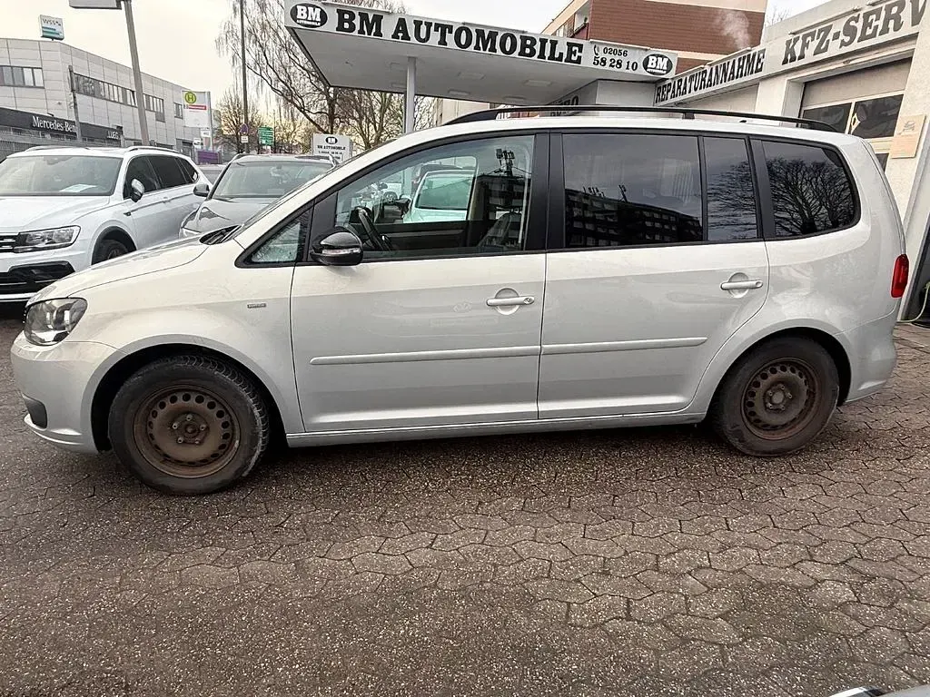 Gebraucht VW Touran Match 105 PS (77 kW) 2012 Silber Van / Kleinbus