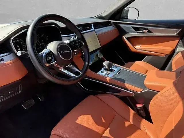 Gebraucht Jaguar F-Pace R-Dynamic 300 PS (220 kW) 2023 Santorini black SUV