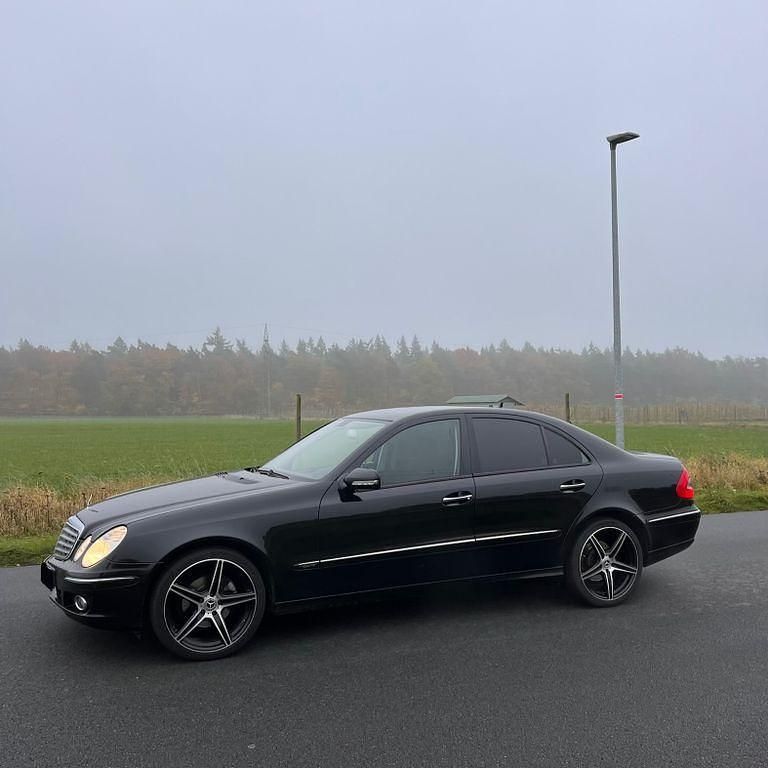 Gebraucht Mercedes E200 Elegance 184 PS (135 kW) 2008 Schwarz Limousine